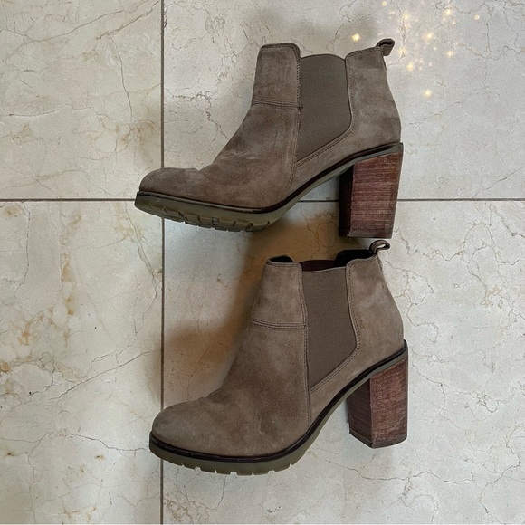 Crevo Shoes - Crevo Like New Alicia Chelsea Hiker Sz 9 Bootie Heels Light Brown